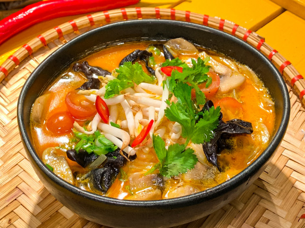 Тайский суп с рисовой лапшой и грибами Муэр - 2