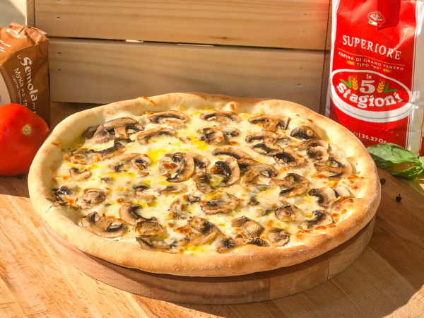 Пицца грибная с трюфельным маслом - 1